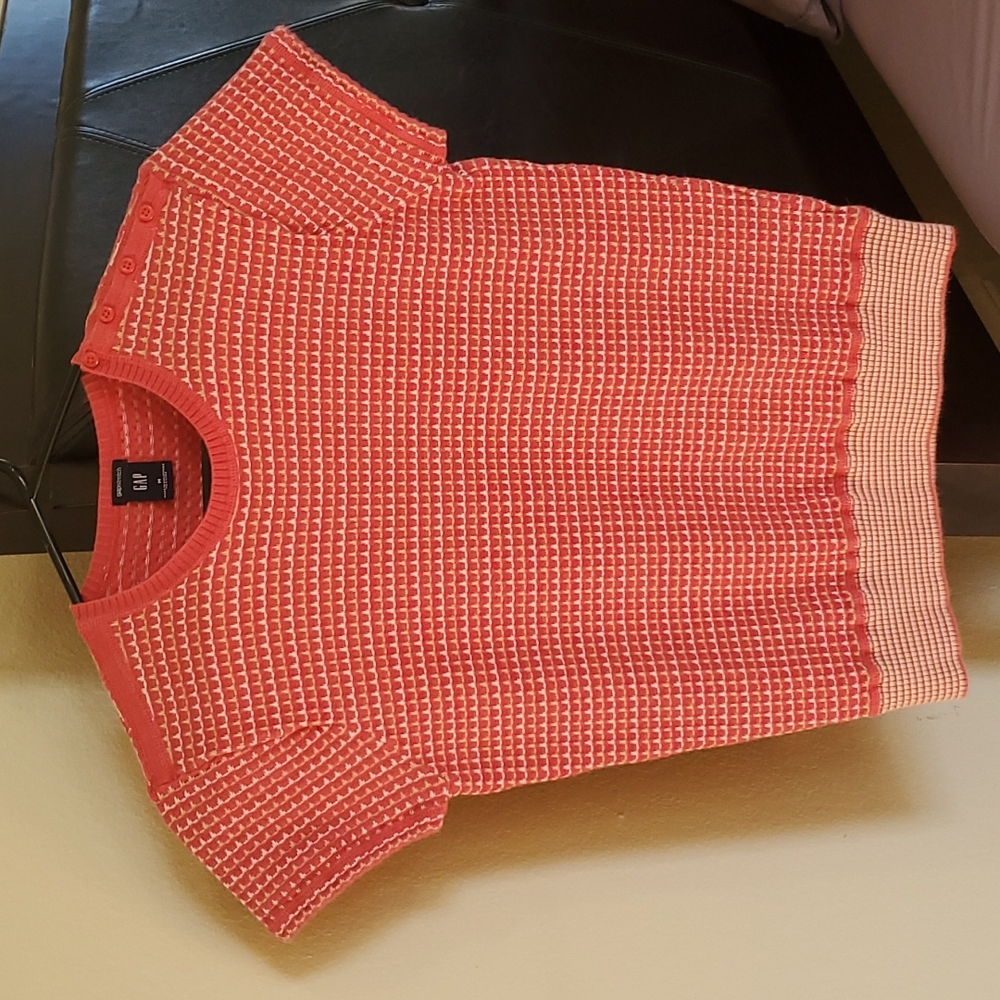 GAP short-sleeved sweater, size small